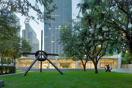 nasher-sculpture-center-garden-suvero-540x360